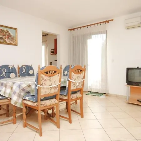 Apartament With A Parking Space - 7209 Medulin