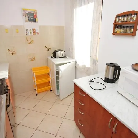 Apartament With A Parking Space - 7209 Medulin
