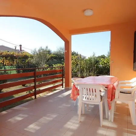 Apartment With A Parking Space - 7209 Medulin