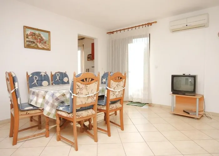 Apartman With A Parking Space - 7209 Medulin