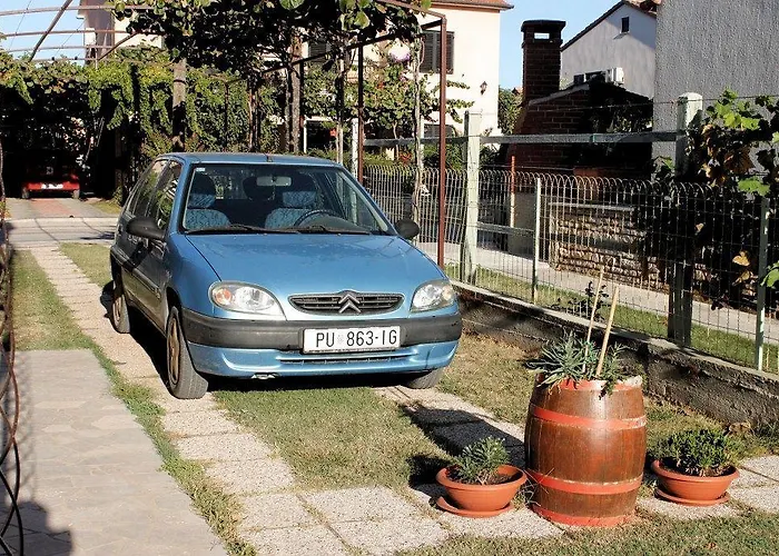 Apartman With A Parking Space - 7209