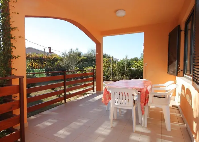 Apartman With A Parking Space - 7209 Medulin
